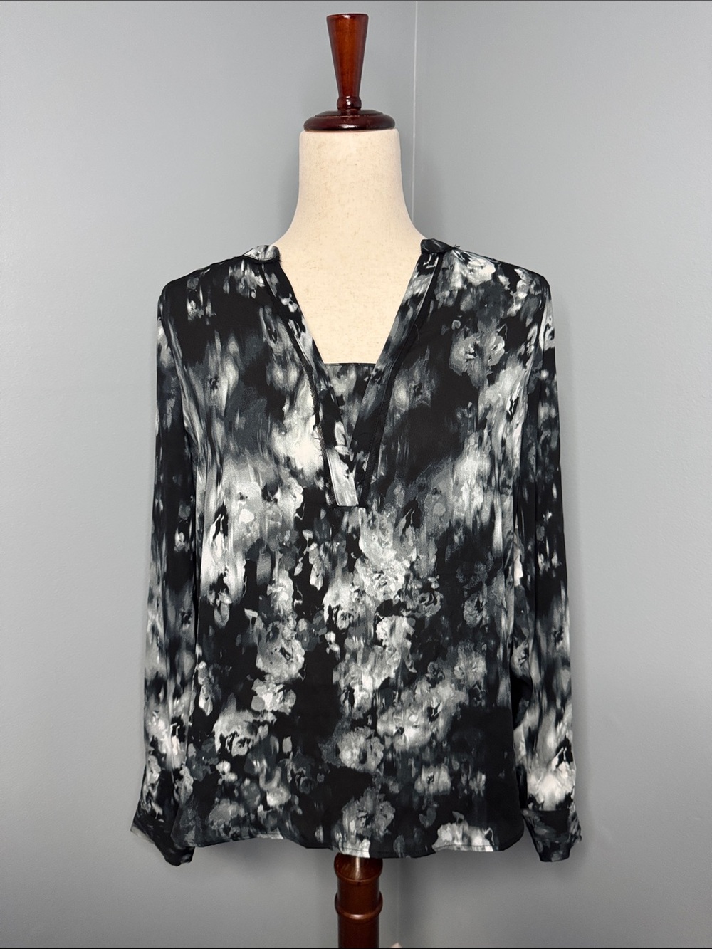 Simply Vera Vera Wang Women’s Gray/Black Sheer Blouse Sz S